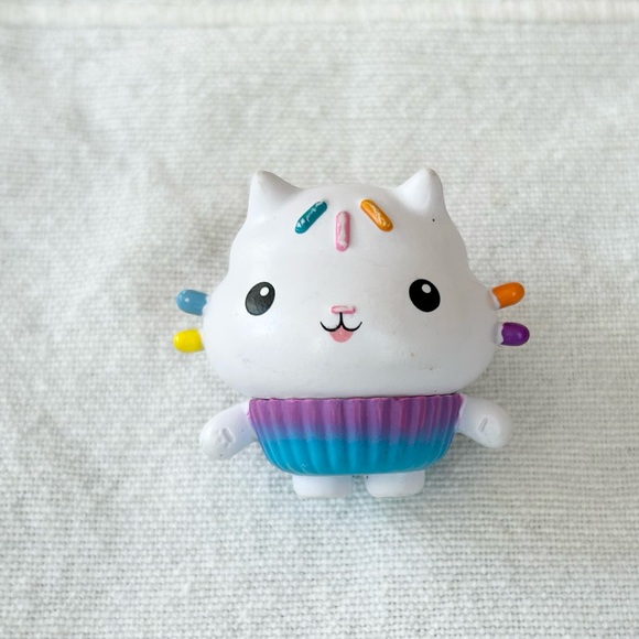 Dreamwork's Gabby's Dollhouse - Cakey Cat Mini Figure 1.5 Inch - Picture 2 of 10